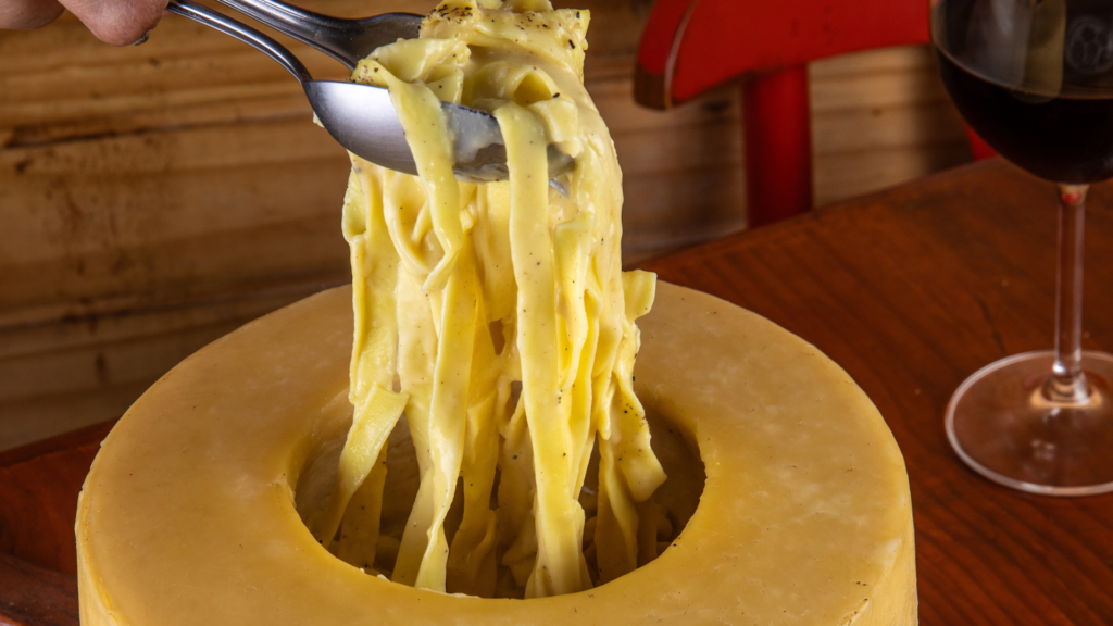 Foto do Fettucine com Fonduta de Funghi da Cantina da Praça | Foto: Tomás Rangel