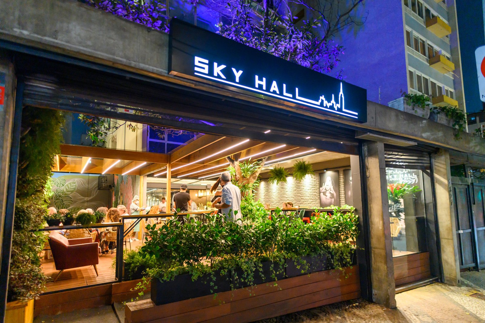 Fachada do SkyHall Garden Bar, que recebe o jantar a quatro mãos | Foto: Divulgação