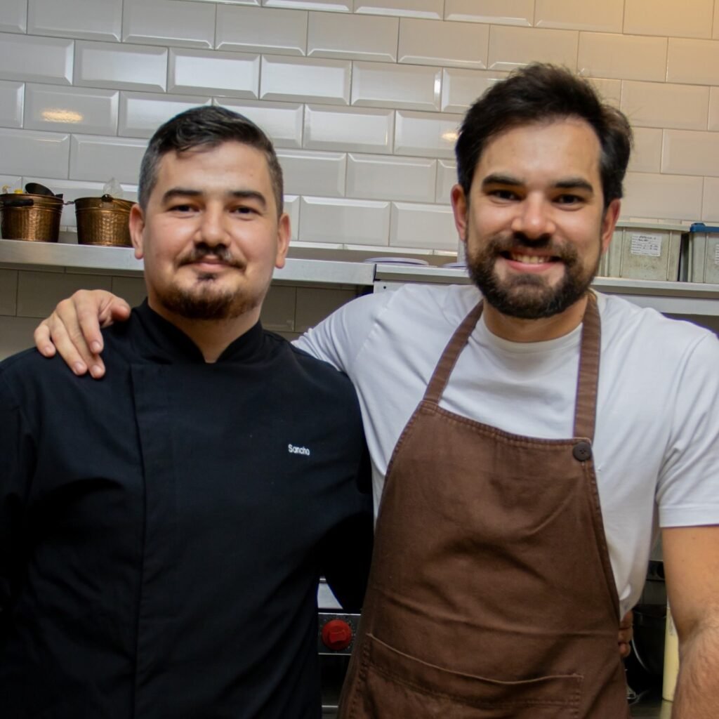 Os chefs Fernando Oliveira, do Sancho, e Rodrigo Aguiar, da Casa Rios | Foto: Divulgação