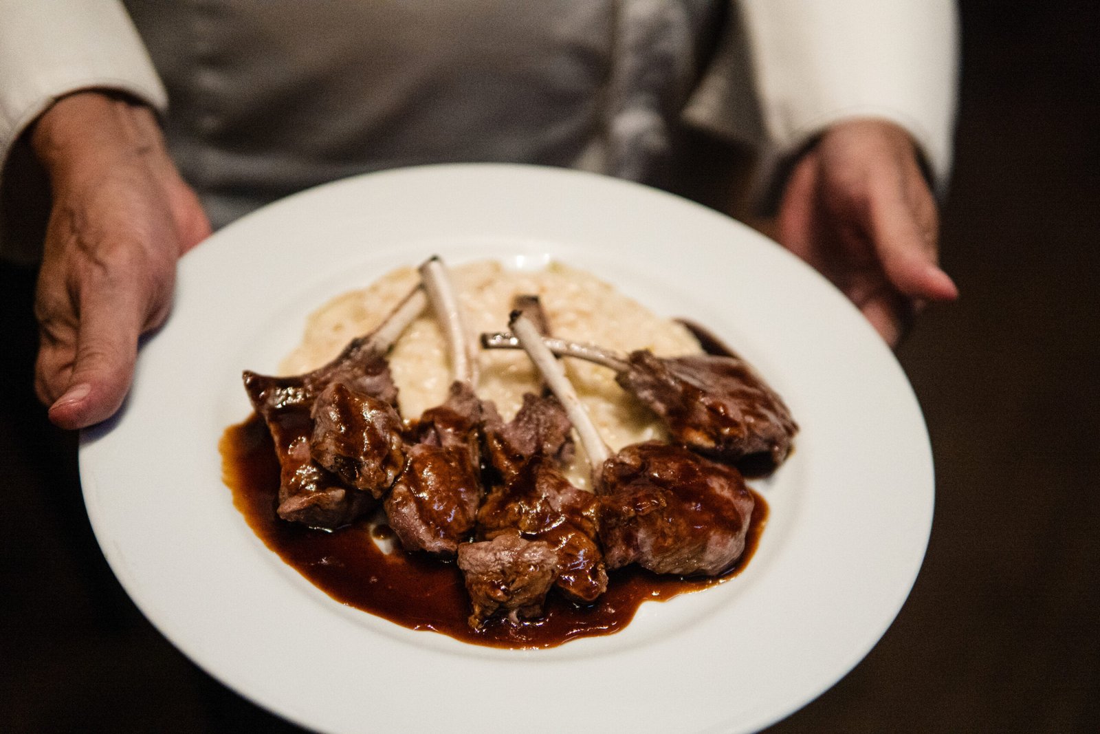 Costolette d’Agnello alla Grappa e Finocchio do Supra | Foto: Divulgação