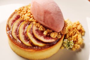 Tartelete de queijo de cabra com figo é uma homenagem para a Figueira Rubaiyat | Foto: Divulgação