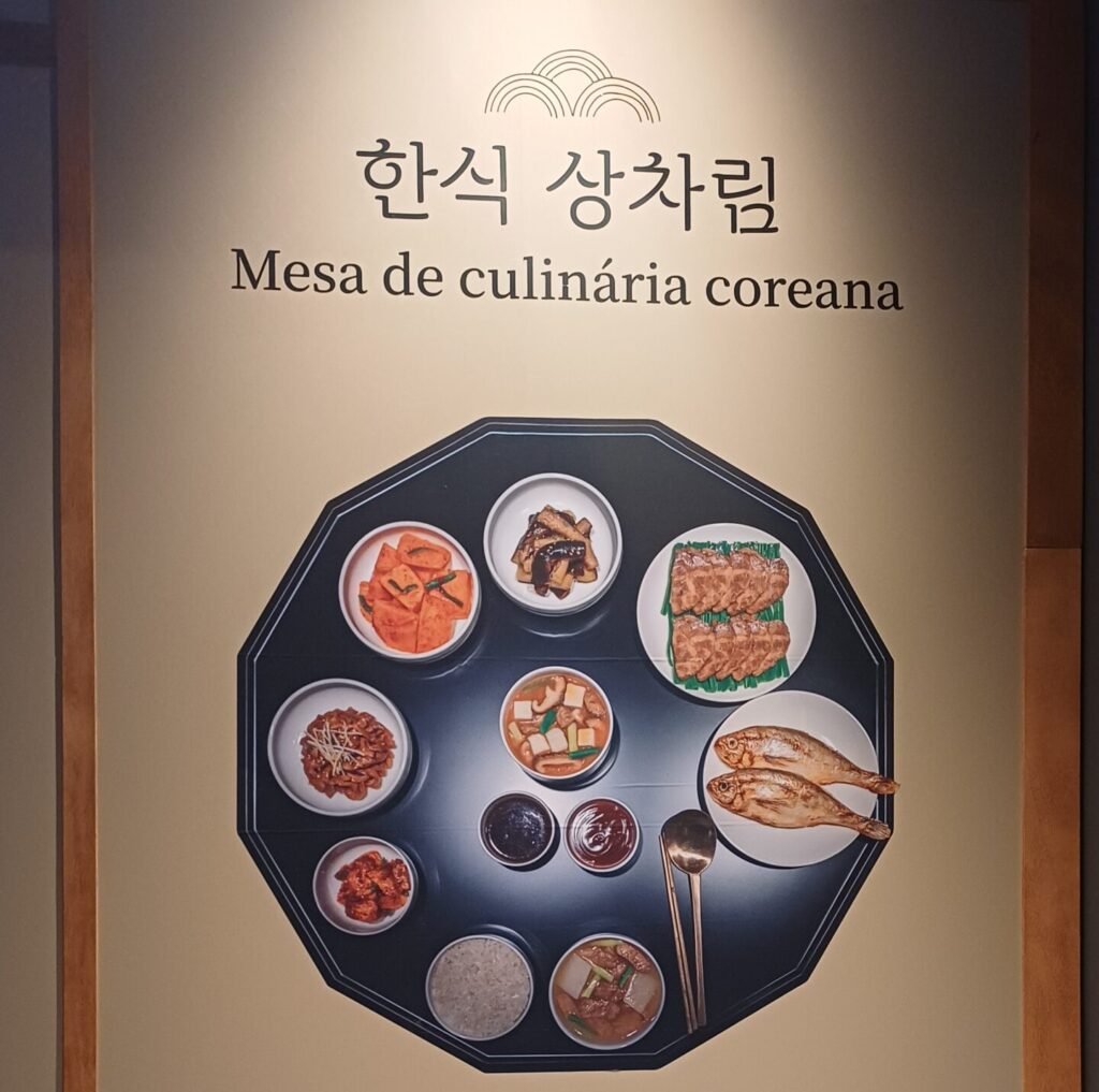 Centro Centro Cultural Coreano recebe a mostra até fevereiro de 2026 | Foto: Bianca Pelliciari 