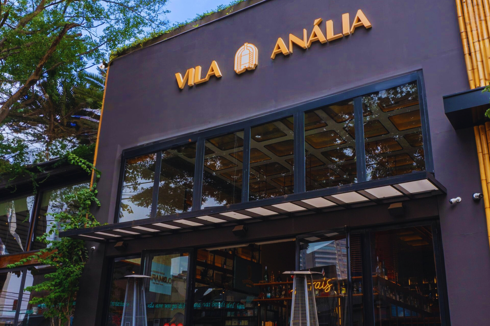 Vila Anália renova carta de coquetéis de restaurantes com parmesão e cachaça indígena